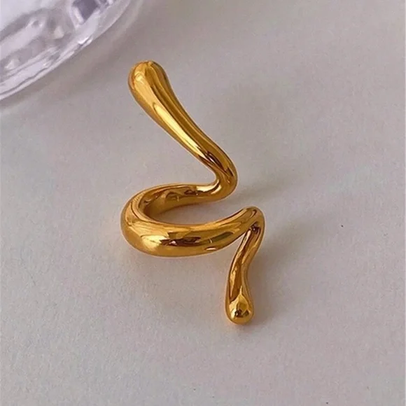 “Ellis” gold ear cuff - Picture 2 of 4
